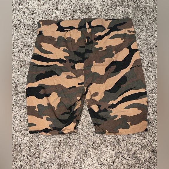 Torrid 9” Pocket Bike Shorts Camo Cadet - Picture 5 of 6